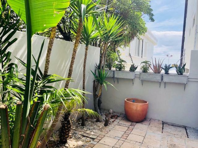 Bantry Beach Luxury Suites Cape Town Bagian luar foto