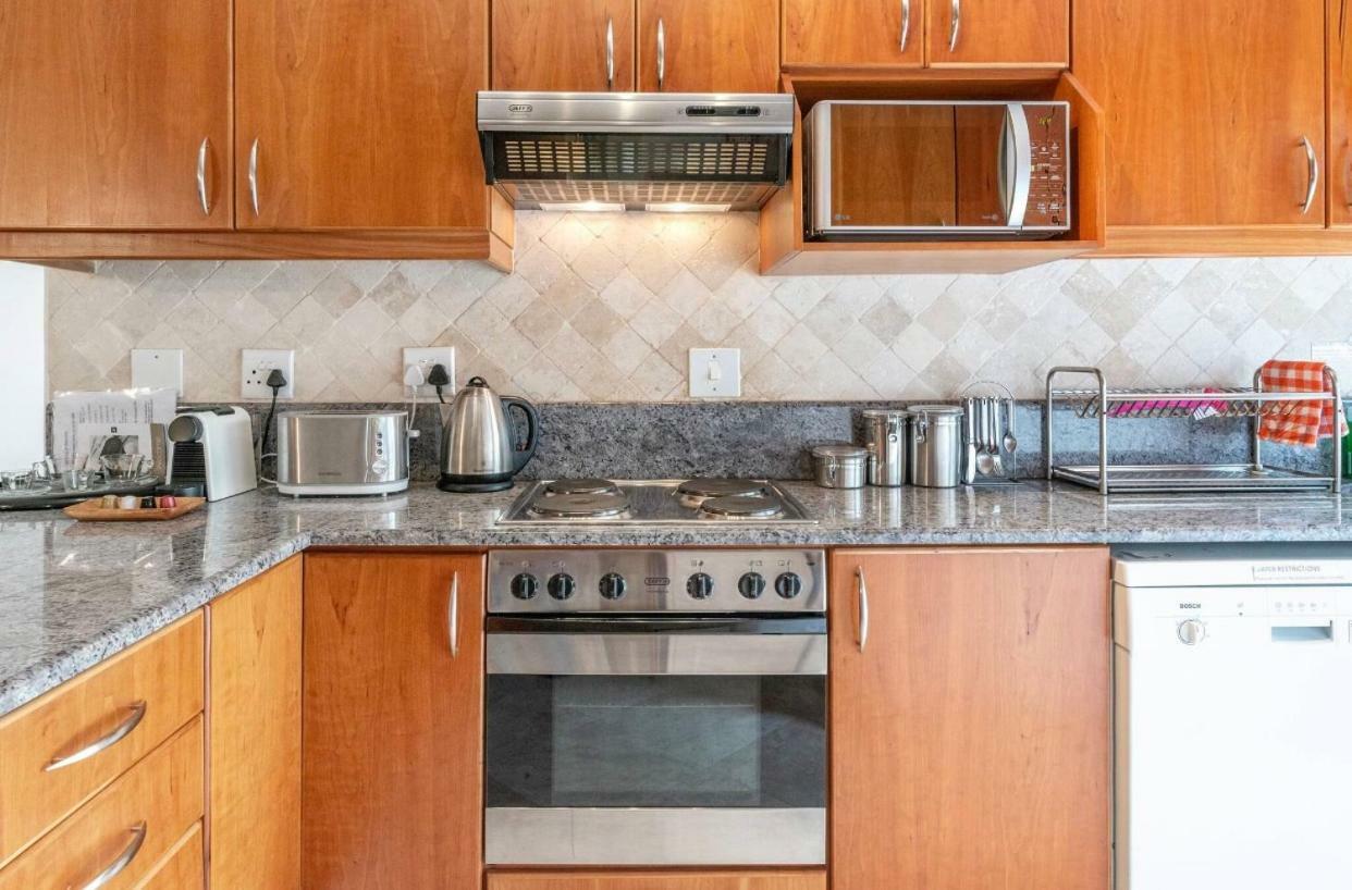 Bantry Beach Luxury Suites Cape Town Bagian luar foto
